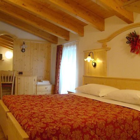 Hotel Pizzo Degli Uccelli กาสเตลโล เตซิโน ภายนอก รูปภาพ