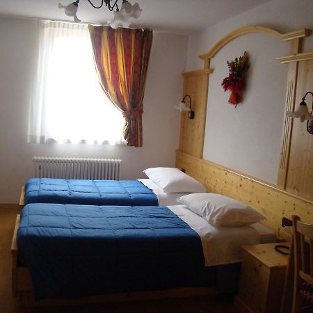 Hotel Pizzo Degli Uccelli กาสเตลโล เตซิโน ภายนอก รูปภาพ