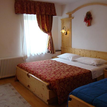 Hotel Pizzo Degli Uccelli กาสเตลโล เตซิโน ภายนอก รูปภาพ