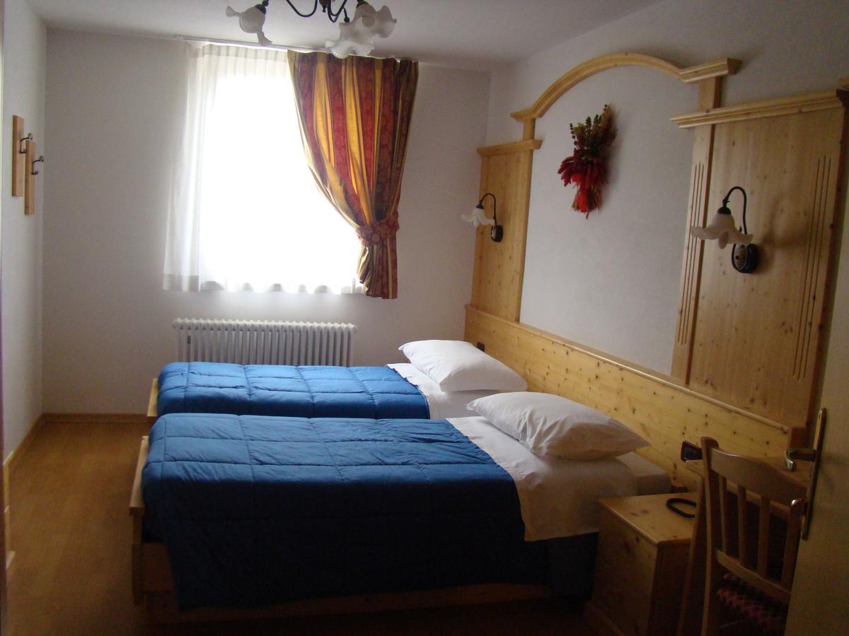 Hotel Pizzo Degli Uccelli กาสเตลโล เตซิโน ภายนอก รูปภาพ