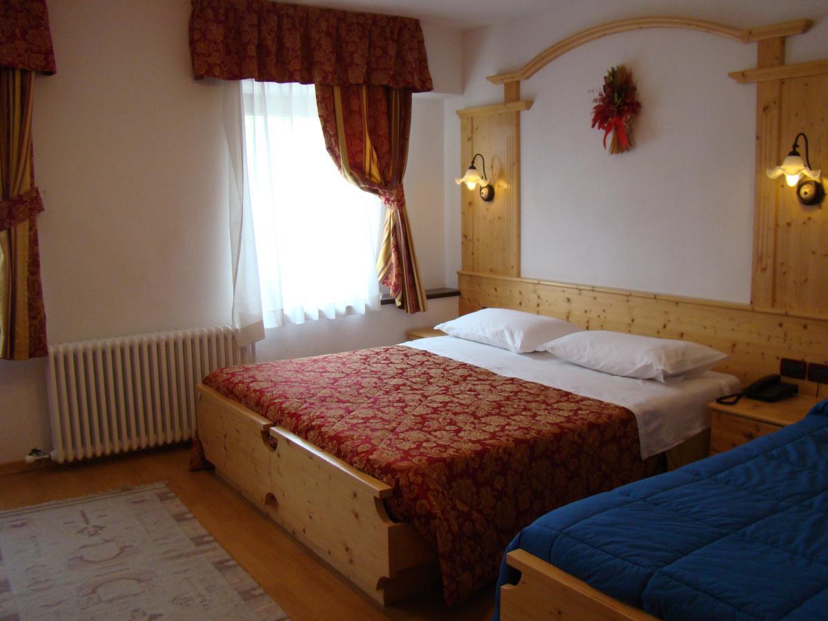 Hotel Pizzo Degli Uccelli กาสเตลโล เตซิโน ภายนอก รูปภาพ