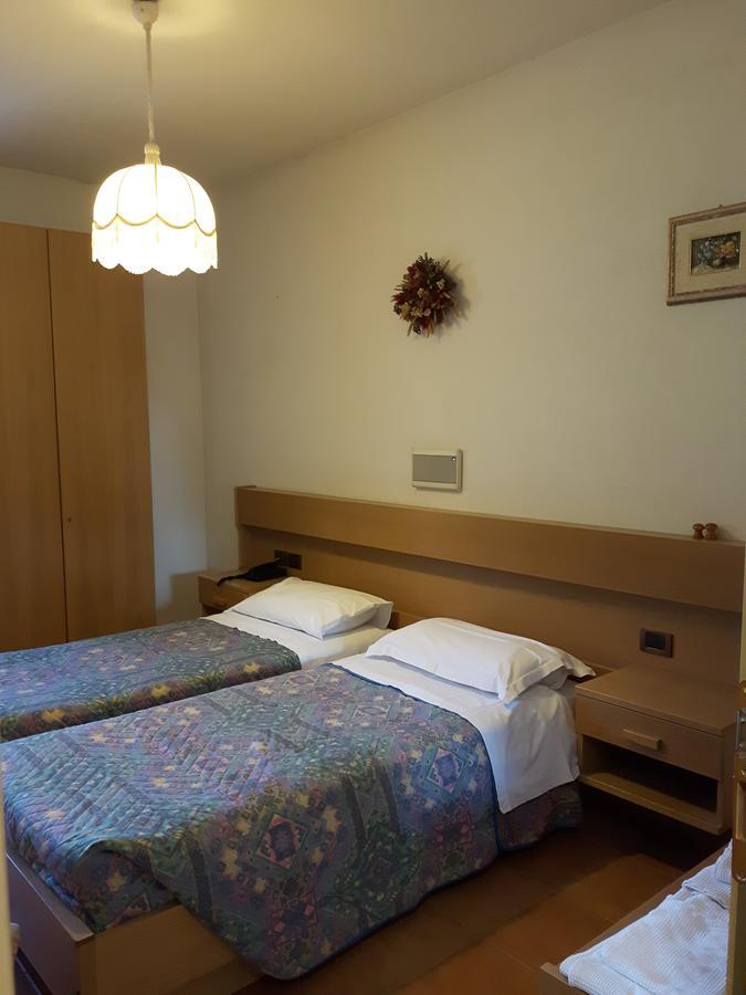 Hotel Pizzo Degli Uccelli กาสเตลโล เตซิโน ภายนอก รูปภาพ