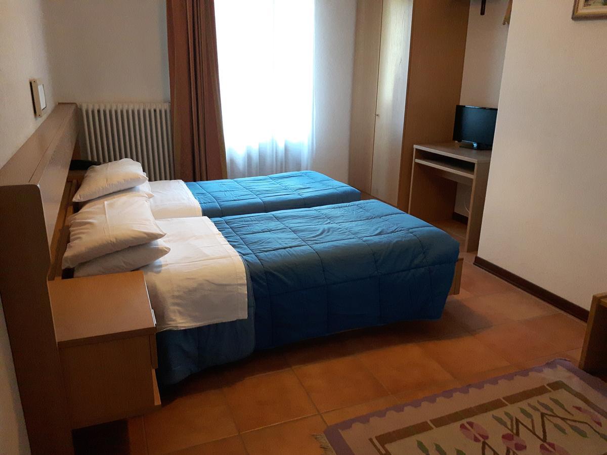 Hotel Pizzo Degli Uccelli กาสเตลโล เตซิโน ภายนอก รูปภาพ